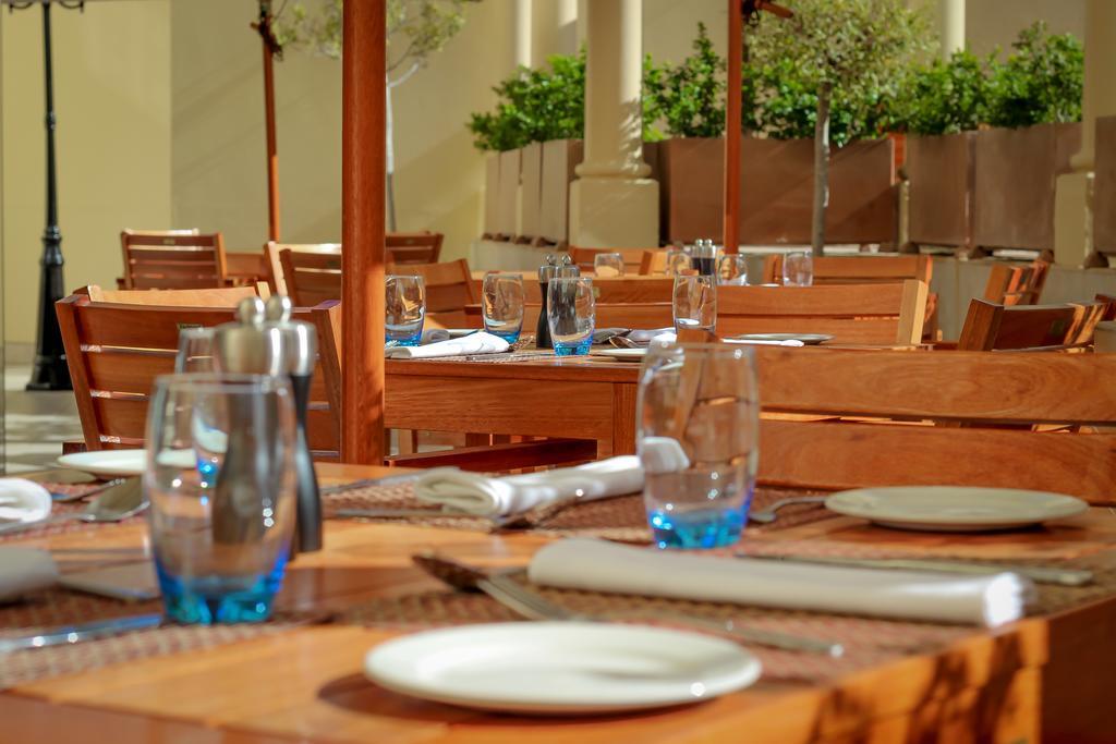 Hotel Le Vendome كيب تاون المظهر الخارجي الصورة Restaurant interior