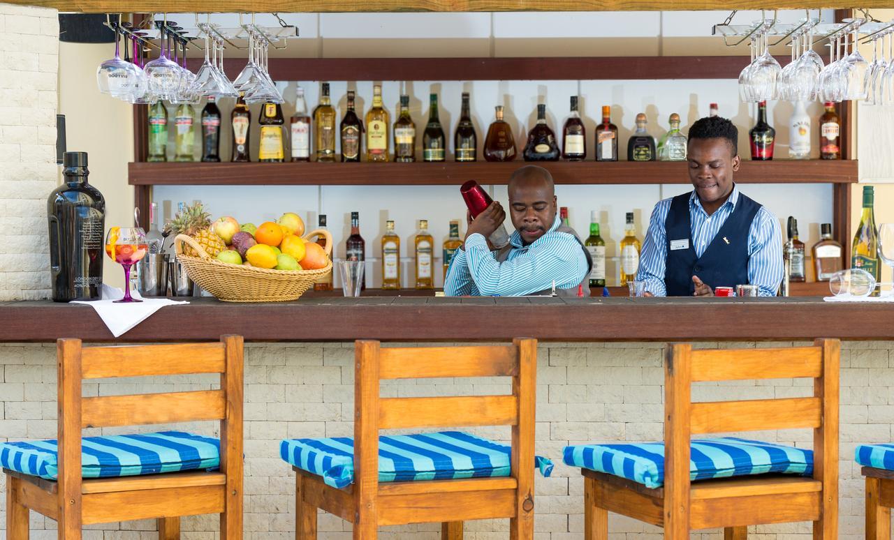 Hotel Le Vendome كيب تاون المظهر الخارجي الصورة A bar in Kenya