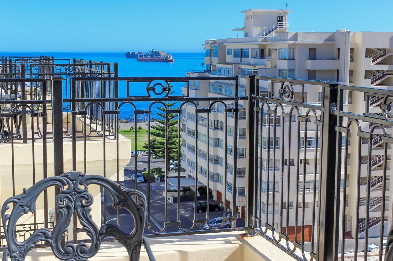 Hotel Le Vendome كيب تاون المظهر الخارجي الصورة View of the sea from the balcony of a house in Limassol